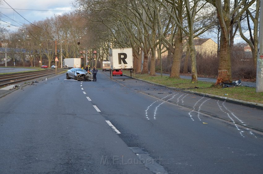 VU PKW Baum Koeln Muelheim Pfaelzischer Ring P094.JPG